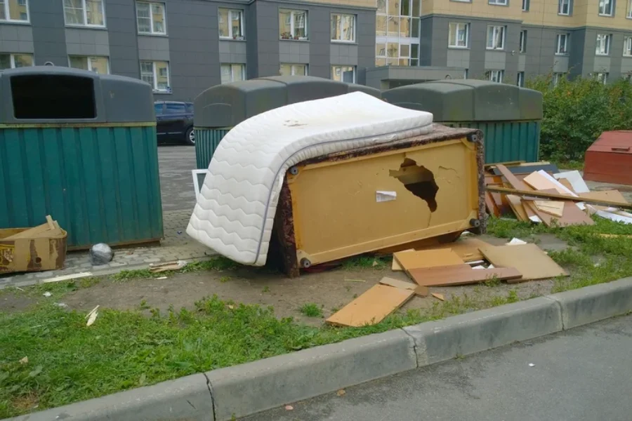 How To Safely Remove And Haul Away A Mattress Cincinnati, OH How To Safely Remove And Haul Away A Mattress Cincinnati, OH